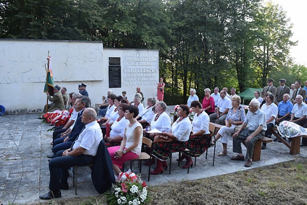 pomnik5.jpg