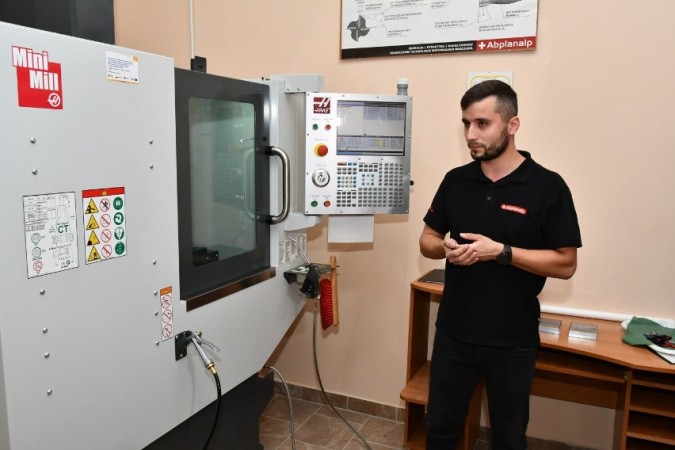 haas5.jpg