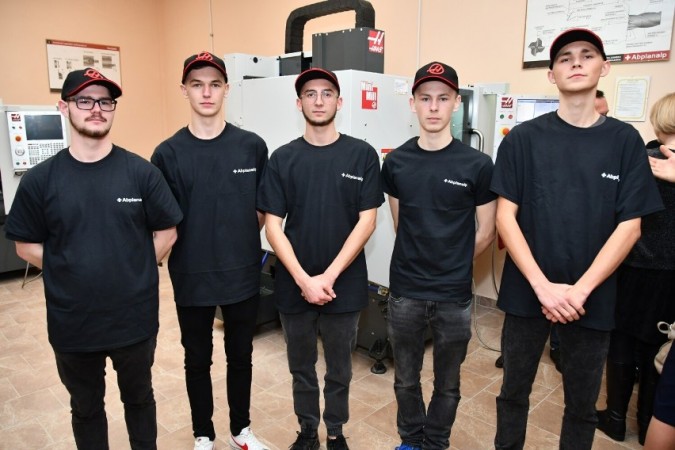 haas6.jpg